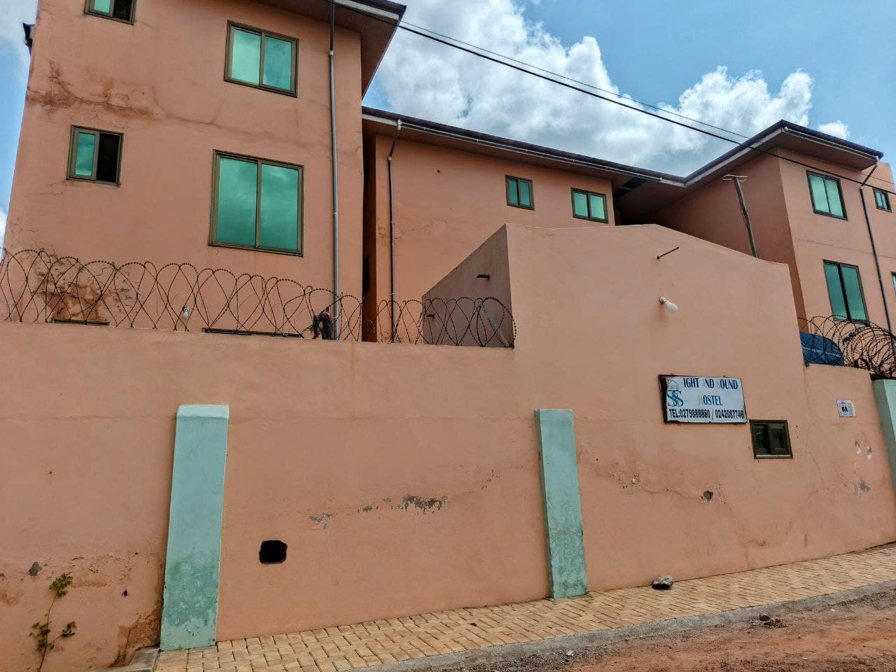Sight and Sound Hostel - Madina